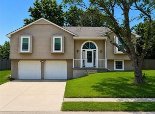 416 NE Fox Trail Dr, Blue Springs, MO 64014