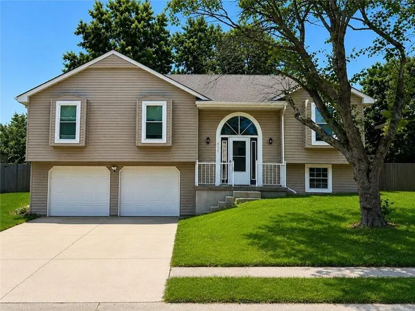 416 NE Fox Trail Dr, Blue Springs, MO 64014