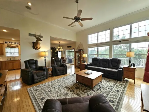 528 W End Cir, Osage Beach, MO 65065