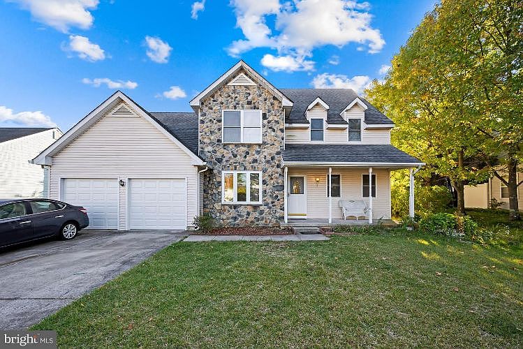 1st image of 7 Sassafras Dr