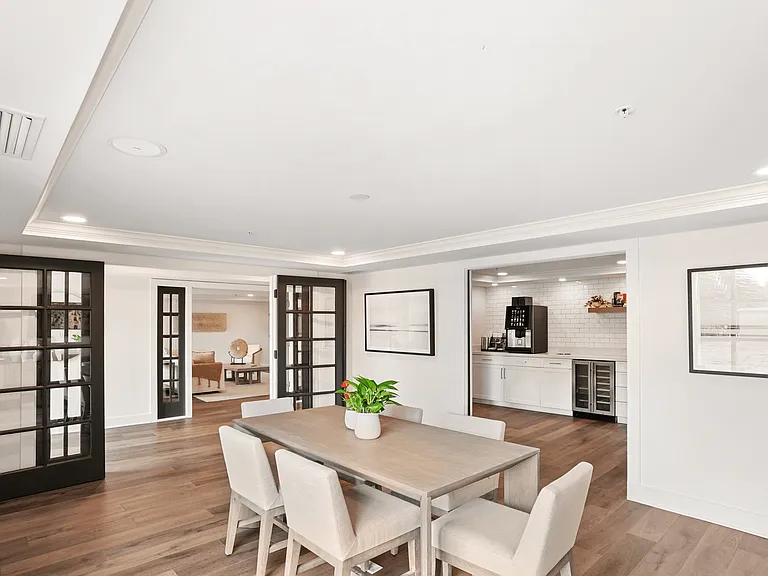 Gables Grand Plaza Apartments — Photo 15