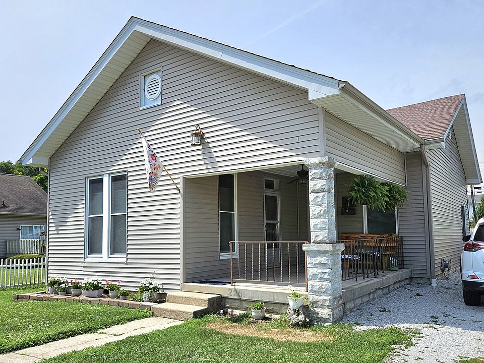 1st image of 226 E 1st St