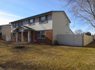 1422 Oakdale Dr, Waukesha, WI 53189