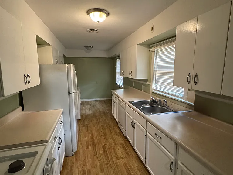 5908 E Avalon Rd — Photo 4