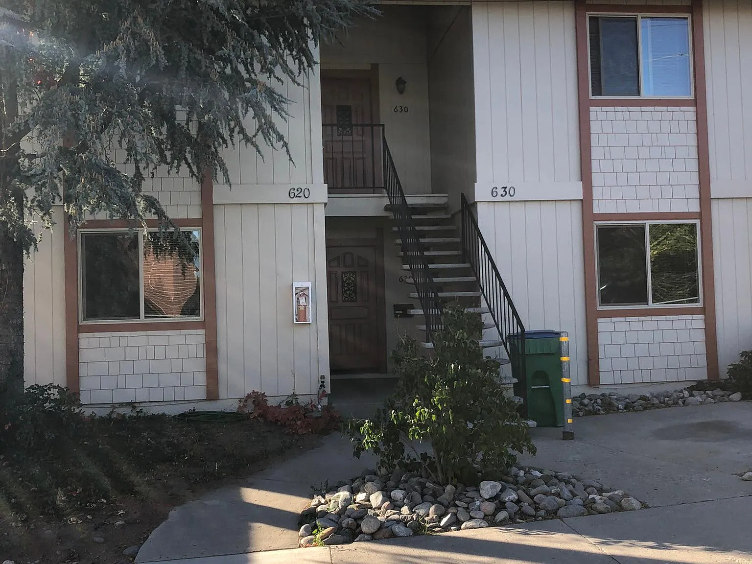 2 bed, 830 sqft, $1,600 — Photo 1