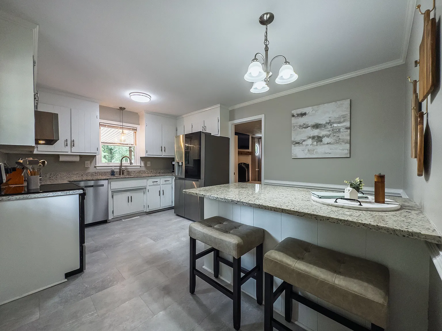 4 bed, 1570 sqft, $6,000 — Photo 3