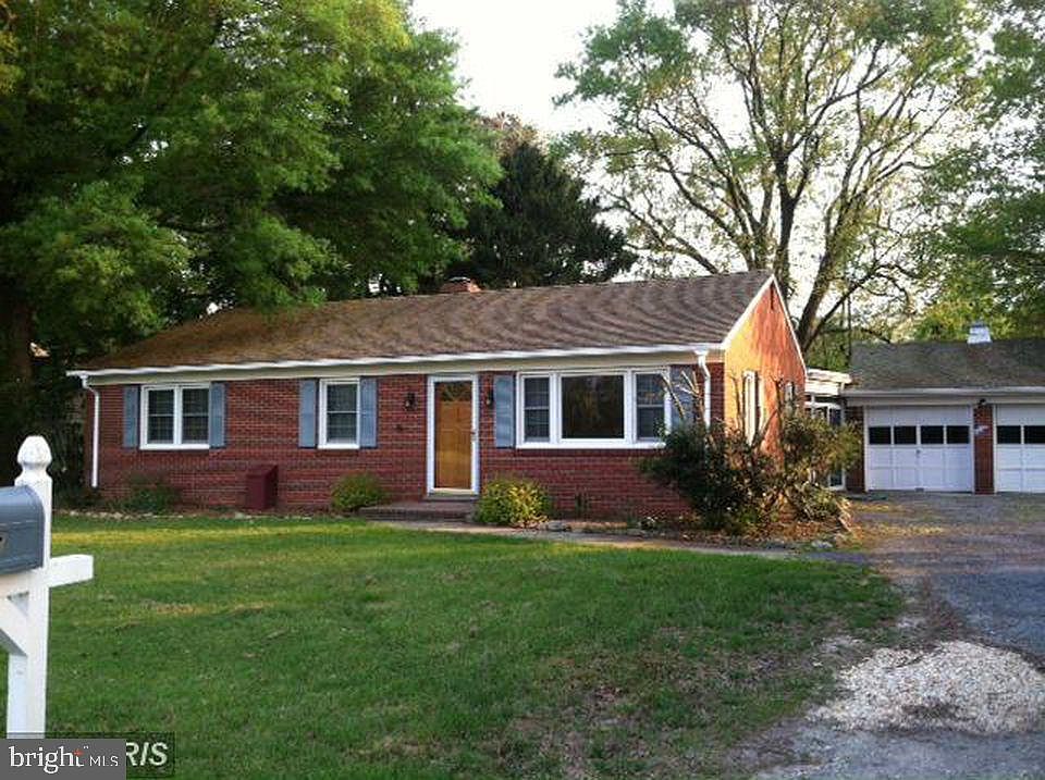 1st image of 125 Old Wharf Ln