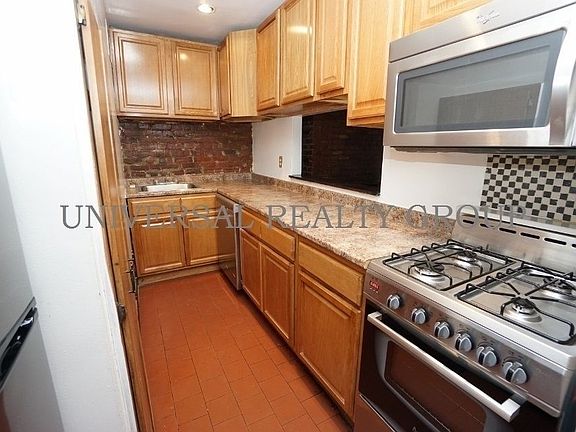 4th image of 343 E 9th St APT 3