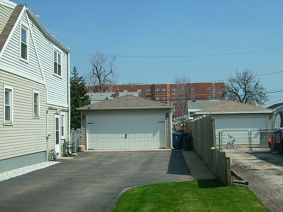 2nd image of 131 S Elm St
