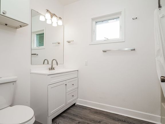 3rd image of 2525 Gilman Dr W