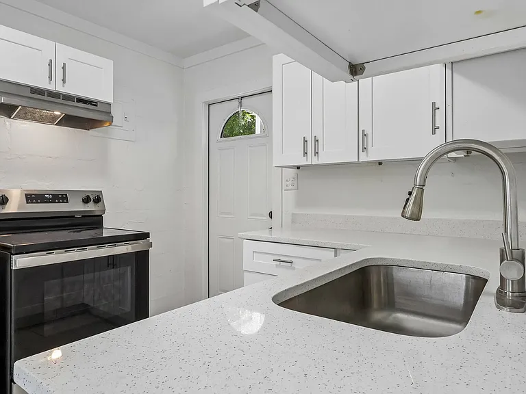 Cottages at Washington Square — Photo 8