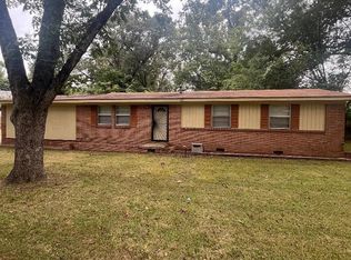 185 Chatham Dr, Holly Springs, MS 38635