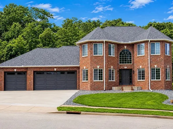 4712 Oakwood Hills Parkway, Eau Claire, WI 54701