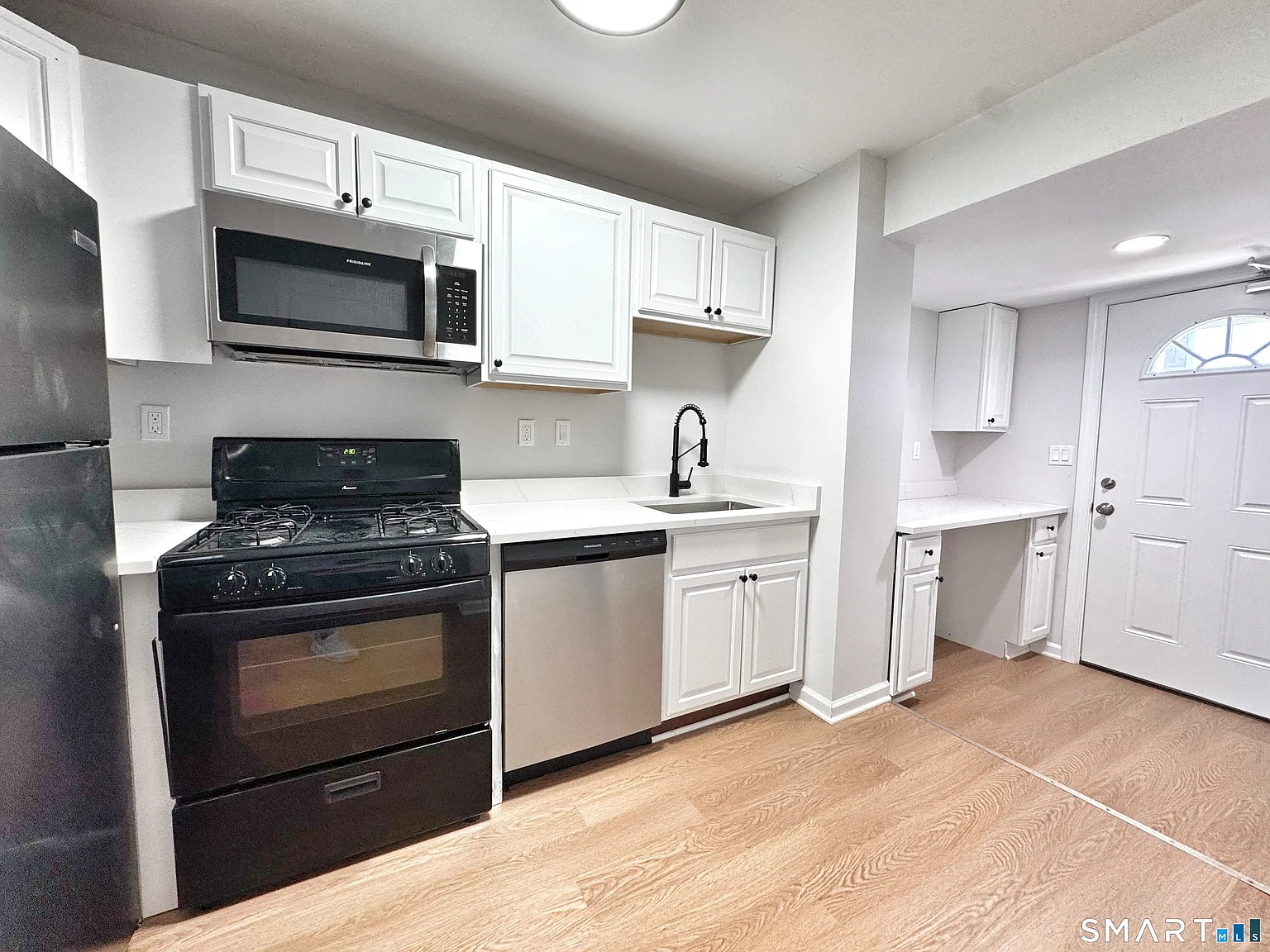 1 bed, 1.0 bath, 650 sqft, $1,595 — Photo 3