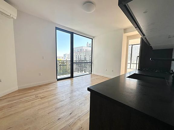 3rd image of 564 Saint Johns Pl APT 617