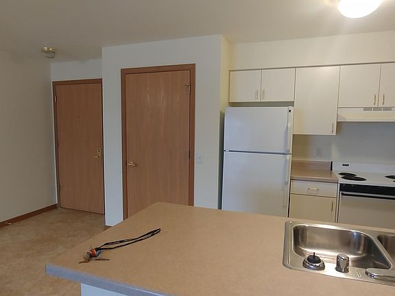 2nd image of 50 Heritage Ln