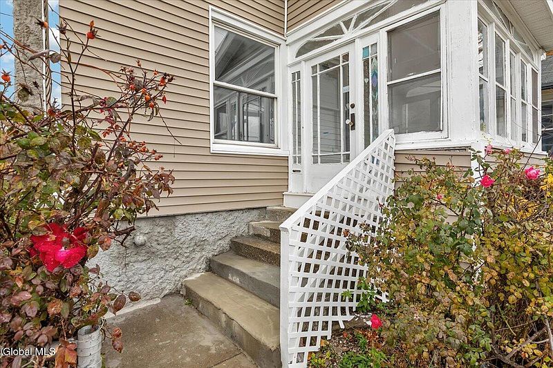 4th image of 561 Delaware Avenue