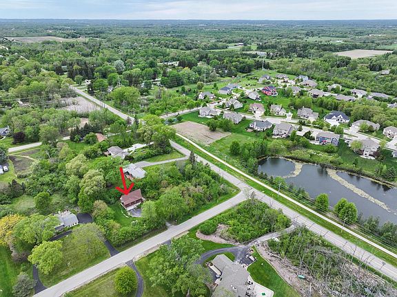 2nd image of 685 Williams DRIVE