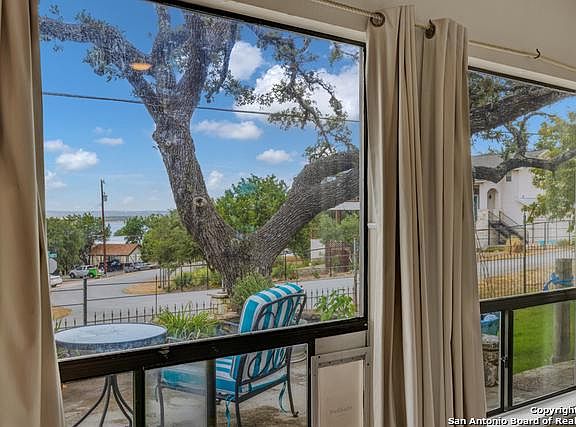 4th image of 444 Village View Dr