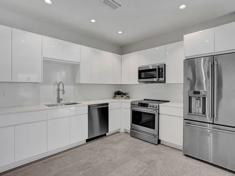 41 SW Seminole St #209 — Photo 4
