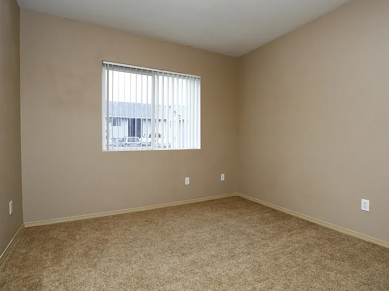 Gateway Village Apartments — Photo 28