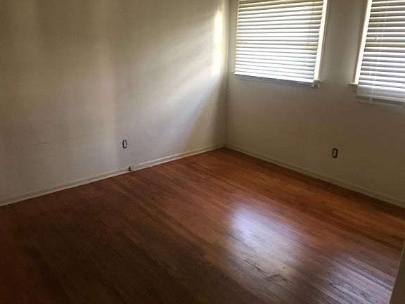 3rd image of 13012 Burbank Blvd