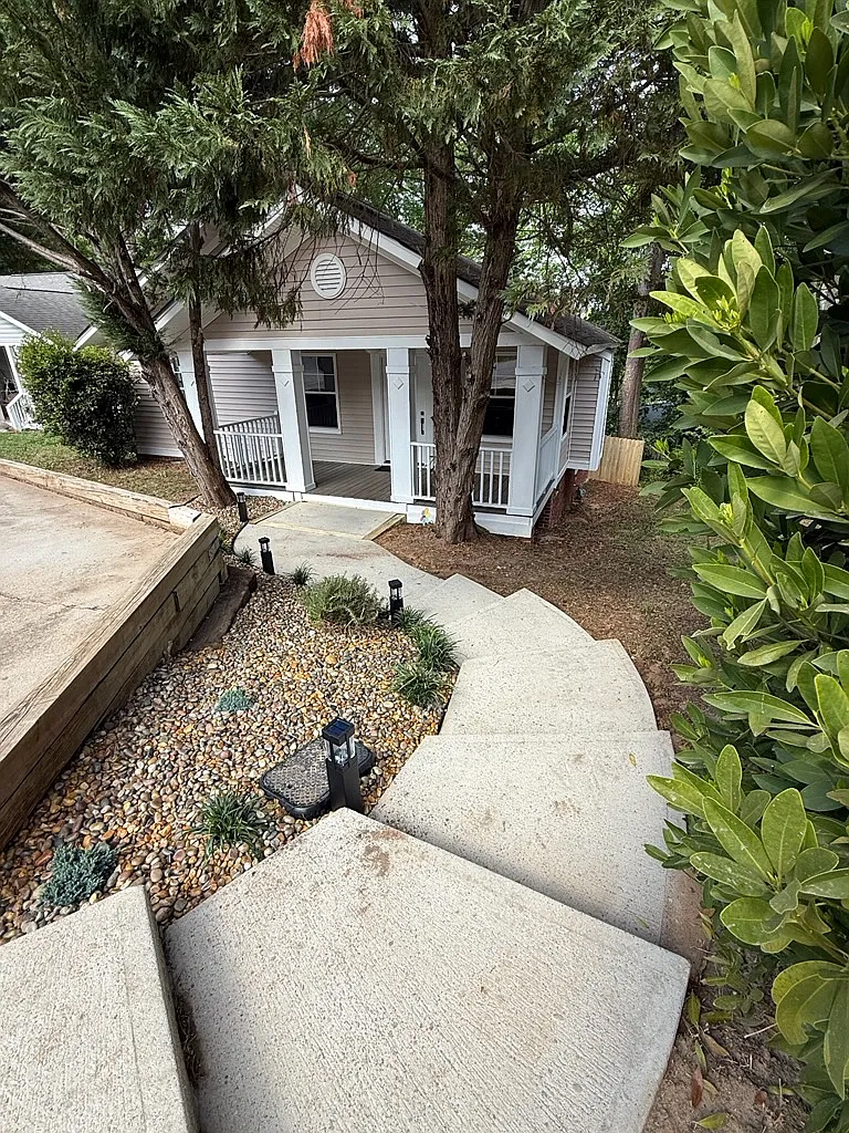 4 bed, 1225 sqft, $2,400 — Photo 1