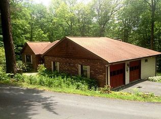 110 Charleston Dr, Ligonier, PA 15658