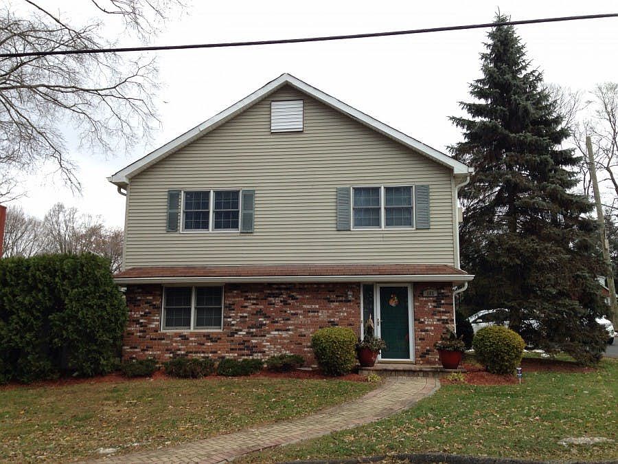 1st image of 103 W Lake Dr