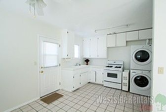 4th image of 948 W 223rd St