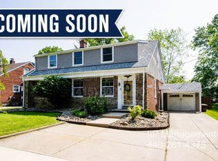 1313 Richmond Rd, Lyndhurst, OH 44124