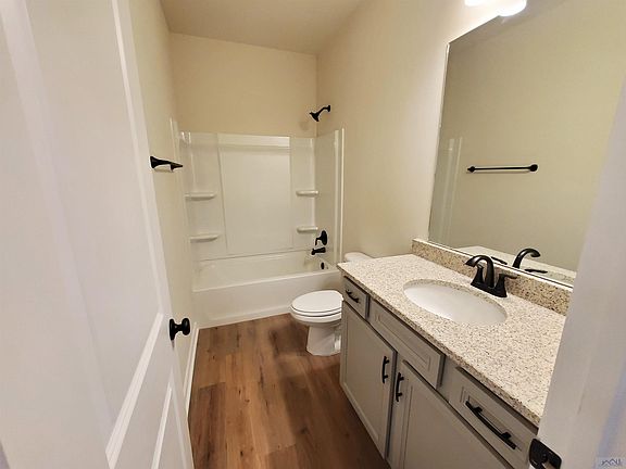 4th image of 146 Pond Dr