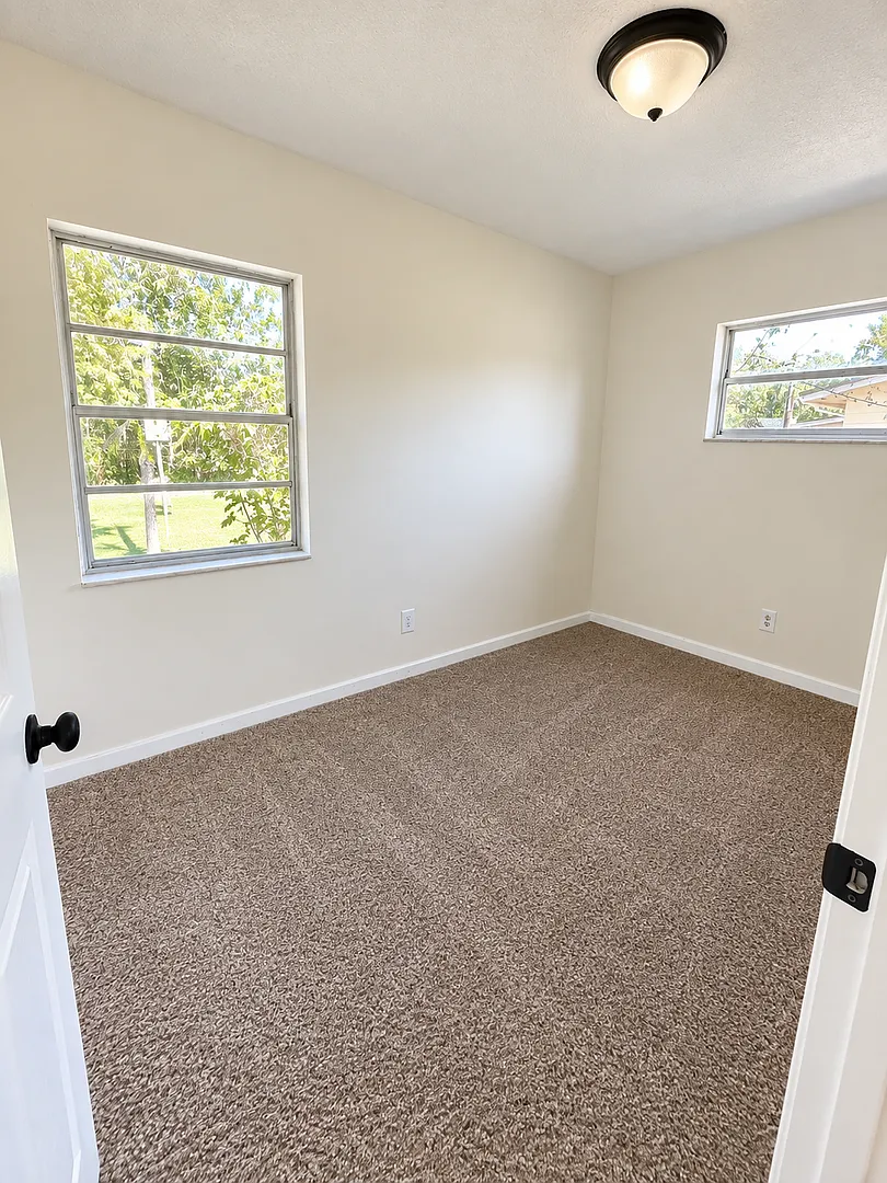 1st Month Free Rent 3 Bed 1 Bath Home | Pet Friendly With Large Fenced Yard | Washer Dryer Hook U... — Photo 4