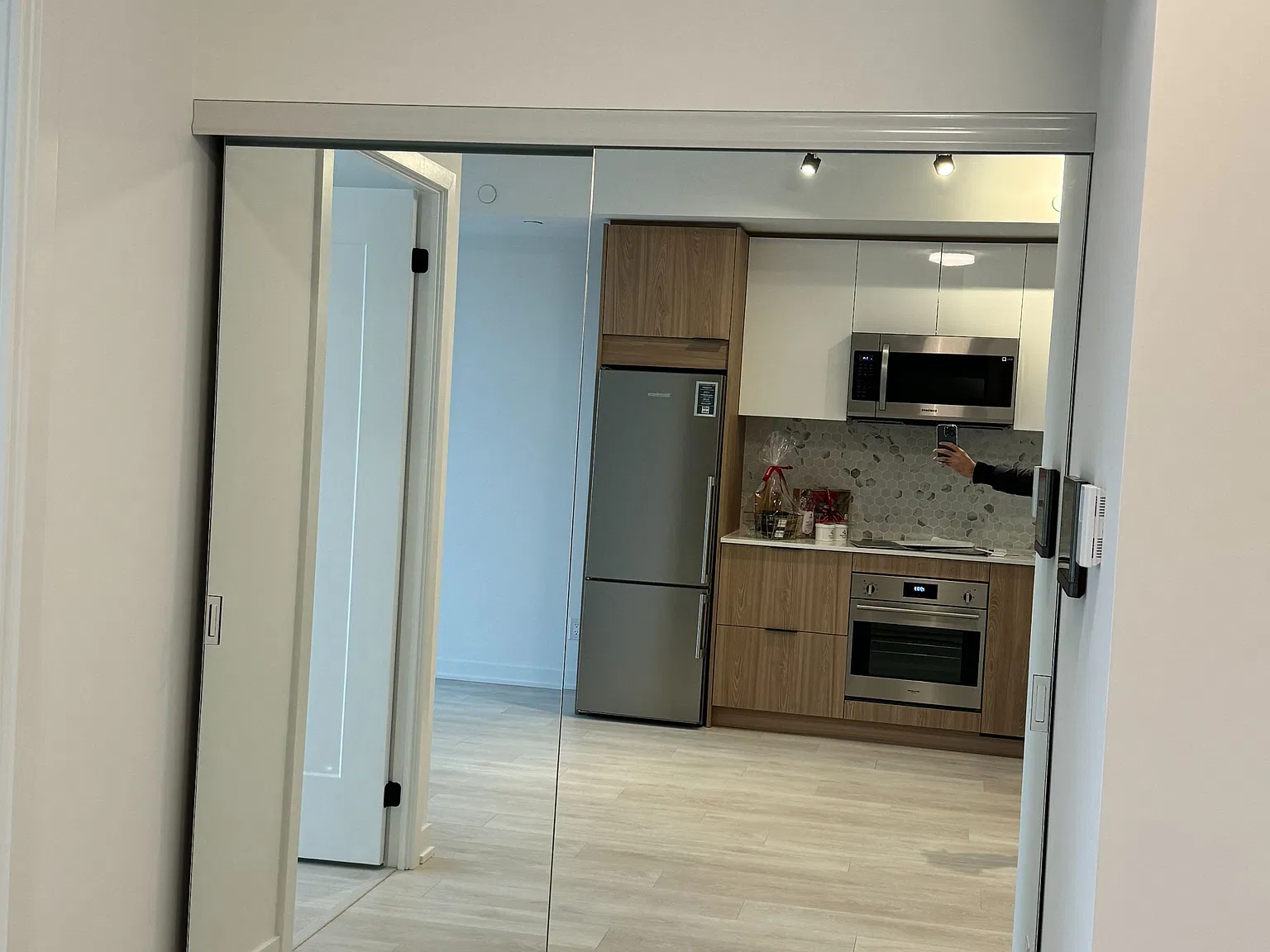 1 bed, $2,100 — Photo 3