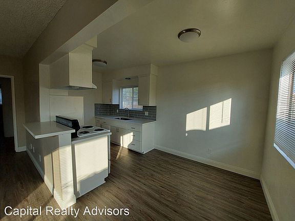 3rd image of 1940 Pine Ave #9