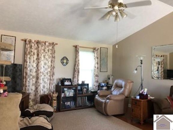5th image of 111 Aaron Dr