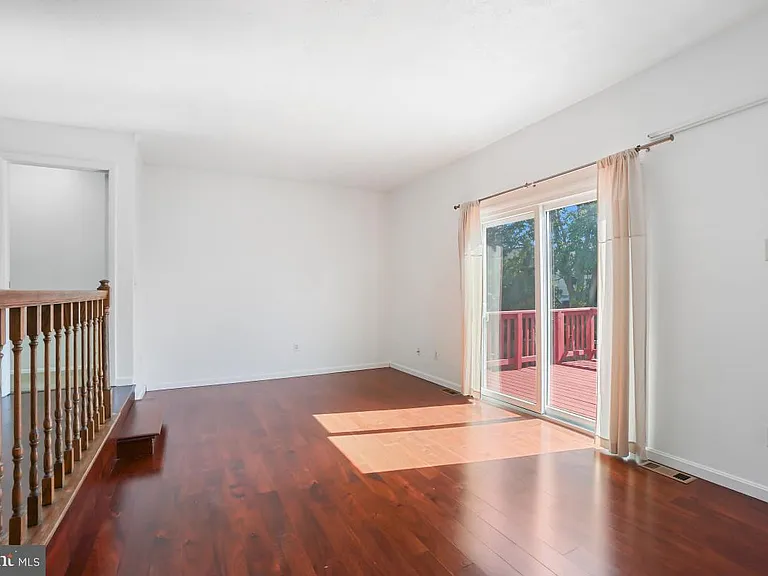 35 Bellfalls Way — Photo 12