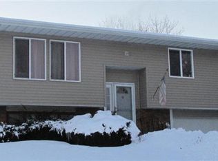 87 Maple Ct, Hebron, IN 46341