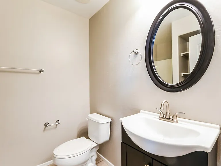 2707 E Bart St — Photo 9