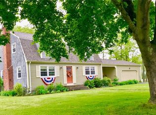 7 Heritage Rd, Bristol, RI 02809