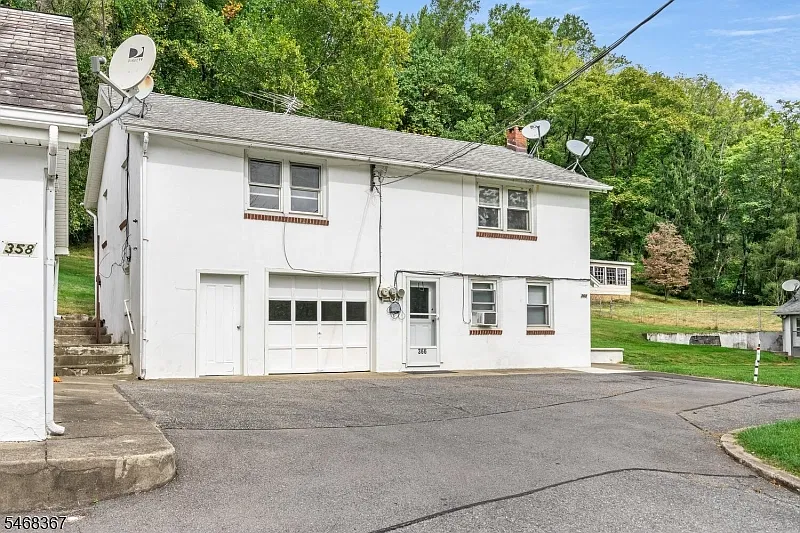 2 bed, 1.0 bath, $1,700 — Photo 4