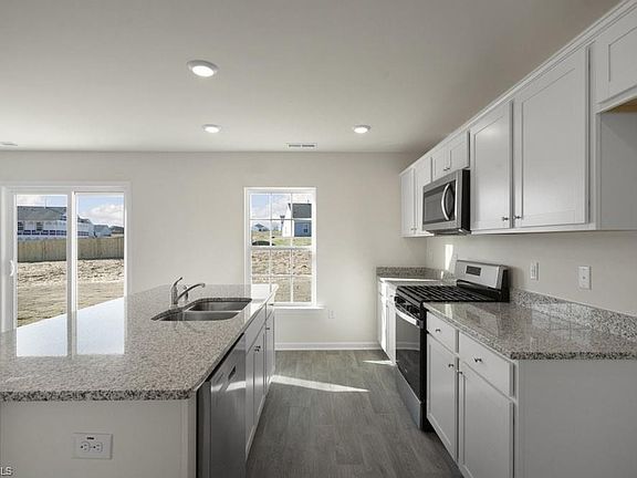 4th image of 160 Neal Farm Dr