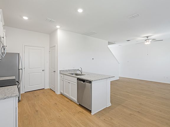 All kitchen appliainces included