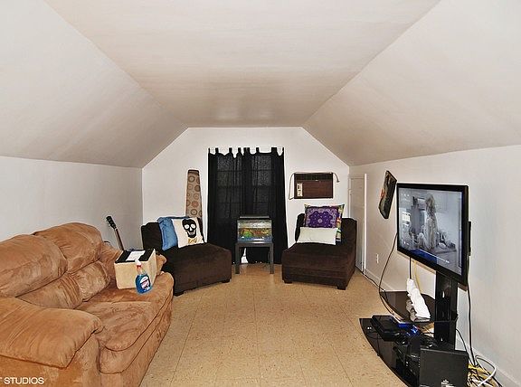 2nd image of 2215 Division St