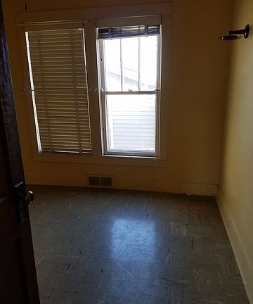 5th image of 707 E Broadway St