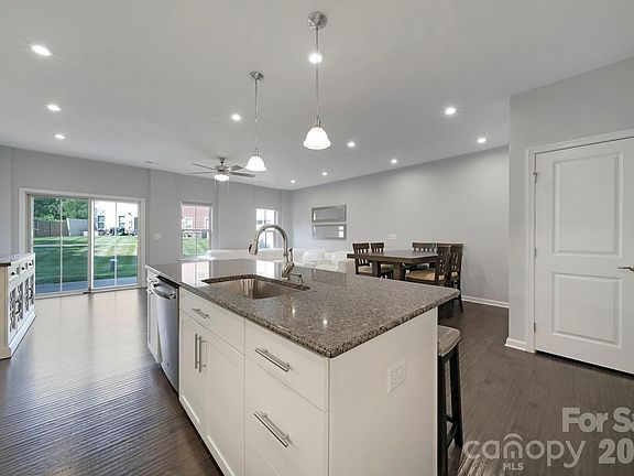 4th image of 502 Park Meadows Dr