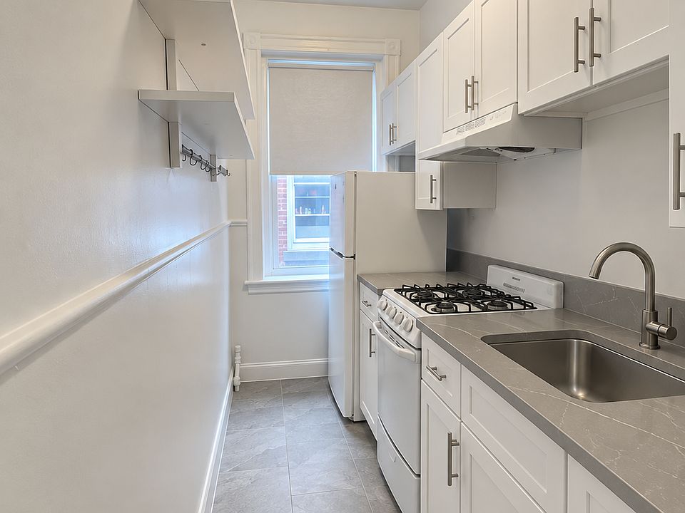 2nd image of 1820 Beacon St #7A