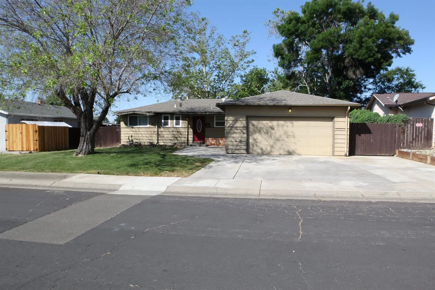 102 Henderson Way photo 1
