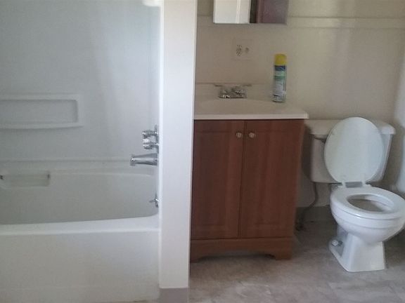 200 Holbrook bathroom