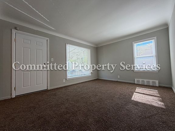 2nd image of 19739 Oakfield St